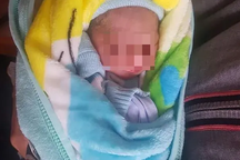 Bé sơ sinh bị bỏ rơi bên đường trong tình trạng tím tái