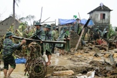 Nghĩa tình người lính biên phòng trong cơn bão lũ