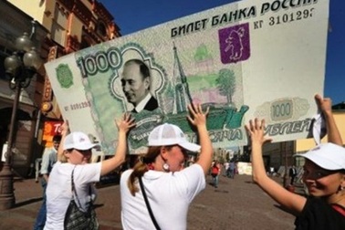 TS. Lê Đăng Doanh: Không nên 'đục nước béo cò' khi đồng rúp Nga mất giá