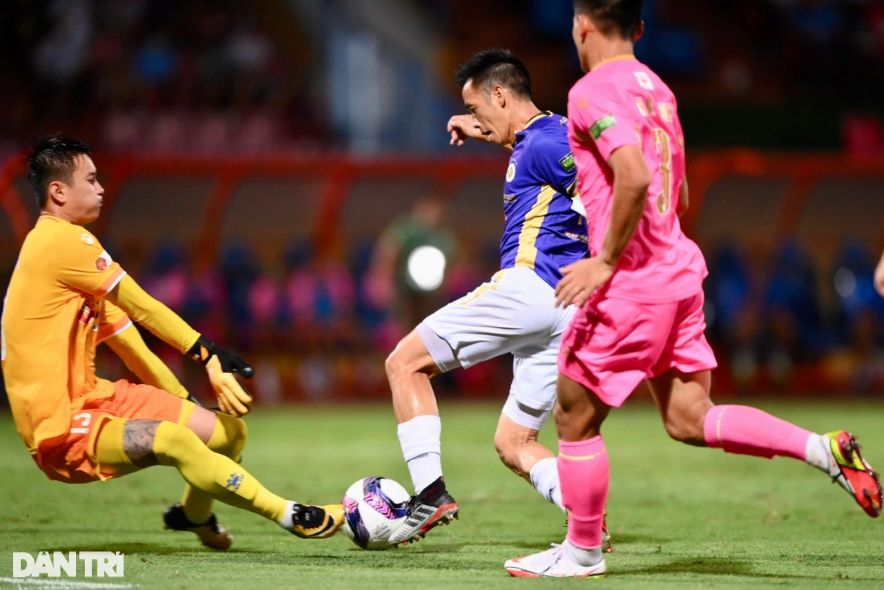 Văn Hậu đá chính, CLB Hà Nội thắng dễ Sài Gòn FC - 5