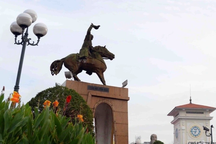 TPHCM sẽ tạo bản sao cho tượng Trần Nguyên Hãn đã xuống cấp?