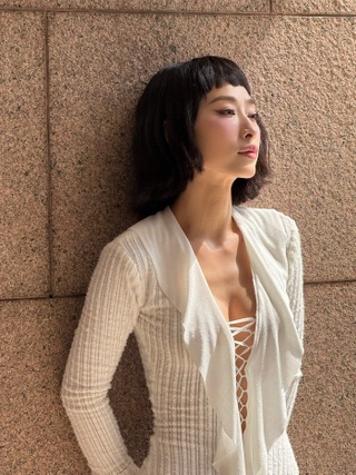 "Biểu tượng gợi cảm" Quỳnh Thy: Tuổi 42 trẻ trung, cơ bụng số 11 gây sốt - 6