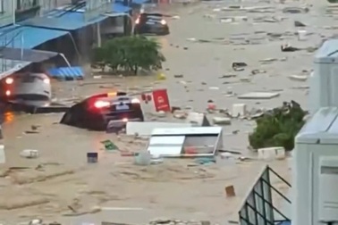 Thành phố Nam Ninh, Trung Quốc báo động lũ mức cao nhất do bão Maysak