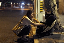 Trào lưu săn lùng "kho báu" trong thùng rác độc lạ của giới trẻ Trung Quốc