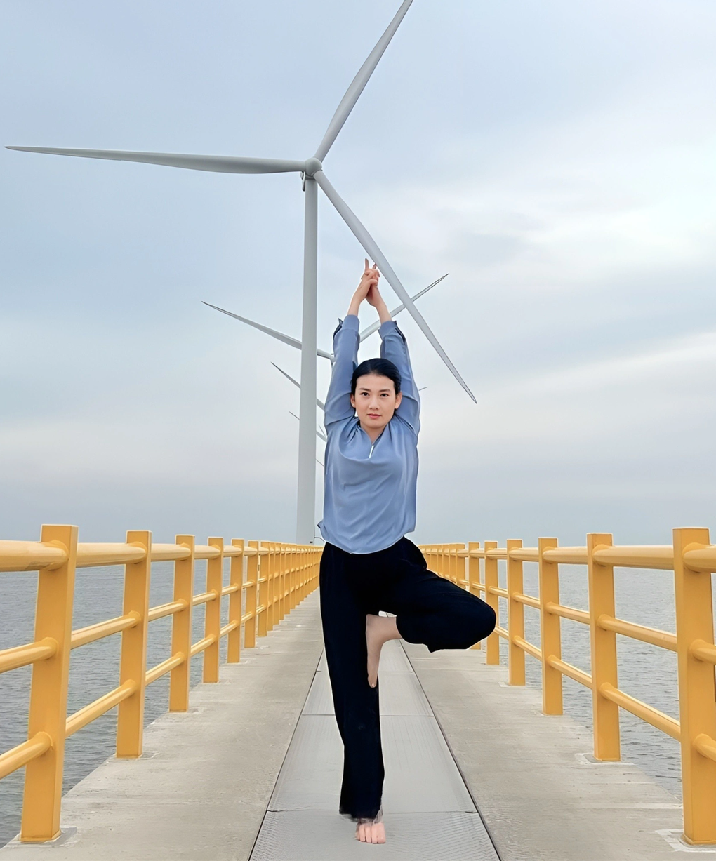 Mỹ nhân thập niên 90 Mỹ Uyên gợi cảm, trẻ đẹp ở tuổi U50 nhờ tập yoga - 4 Mỹ nhân thập niên 90 Mỹ Uyên gợi cảm, trẻ đẹp ở tuổi U50 nhờ tập yoga - 4