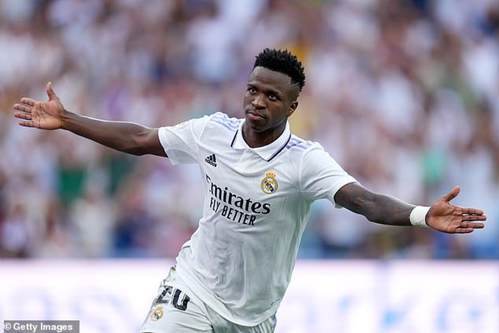 Duy trì mạch toàn thắng, Real Madrid trở lại ngôi đầu bảng La Liga - 7 Duy trì mạch toàn thắng, Real Madrid trở lại ngôi đầu bảng La Liga - 7