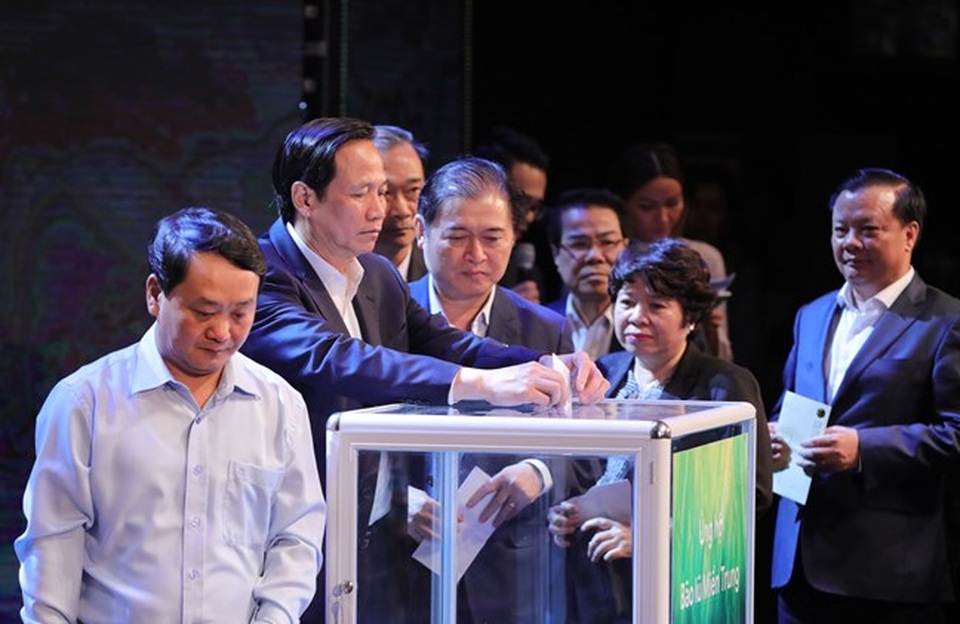 Tổng Bí thư, Chủ tịch nước kêu gọi giúp đỡ người nghèo, đồng bào vùng lũ - 6 Tổng Bí thư, Chủ tịch nước kêu gọi giúp đỡ người nghèo, đồng bào vùng lũ - 6