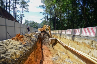 Đèo Prenn ở Đà Lạt xuất hiện thêm vết nứt xé toạc mặt đường