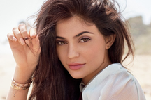 Từ một lần bơm môi, ngôi sao mạng xã hội trở thành tỷ phú USD ở tuổi 20