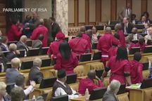 Nghị sĩ Nam Phi lao vào ẩu đả tại cuộc họp của quốc hội