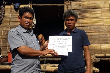 Vụ trả lại 10 triệu lẫn trong gói hàng từ thiện: Món quà bất ngờ từ Hà Nội