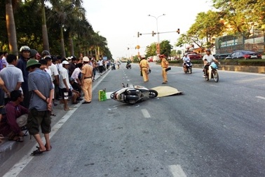 Va chạm với xe tải vừa mua, người phụ nữ chết thảm