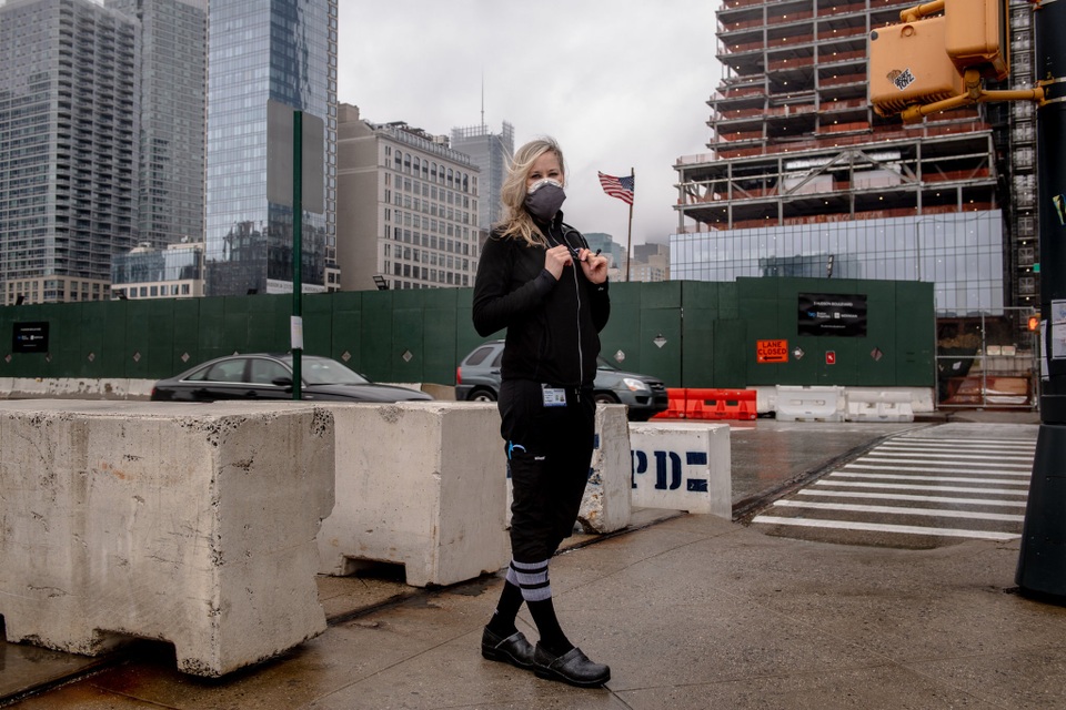 Chuyện chưa kể về hàng ngàn blouse trắng chi viện cho điểm nóng New York - 2