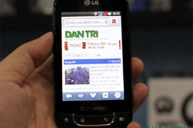 Đập hộp smartphone Android 2 SIM 2 sóng đầu tiên