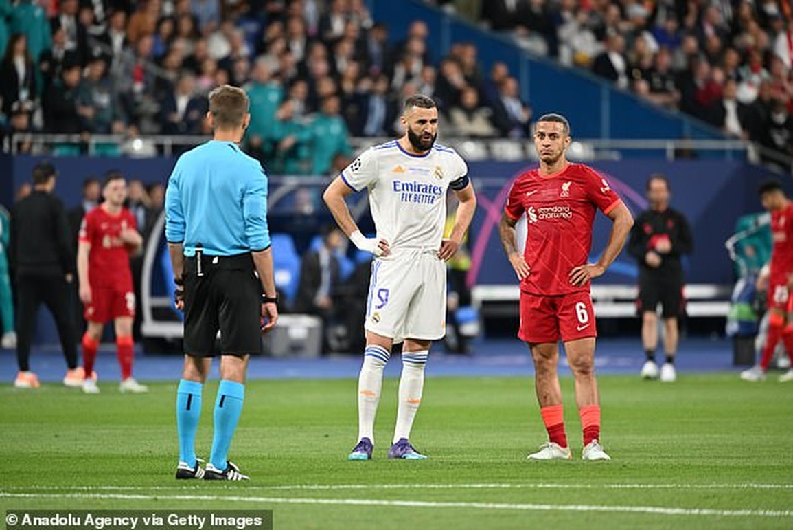 Vì sao bàn thắng của Benzema vào lưới Liverpool bị VAR từ chối? - 2 Vì sao bàn thắng của Benzema vào lưới Liverpool bị VAR từ chối? - 2