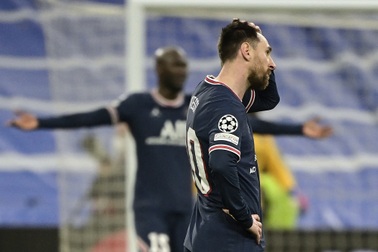 Lập kỷ lục tệ hại, nổi nóng với đồng đội, Messi bị chê… hết thời