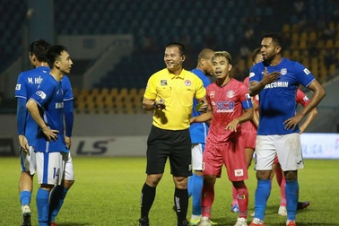 Cầu thủ Than Quảng Ninh được "cứu đói" 500 triệu đồng