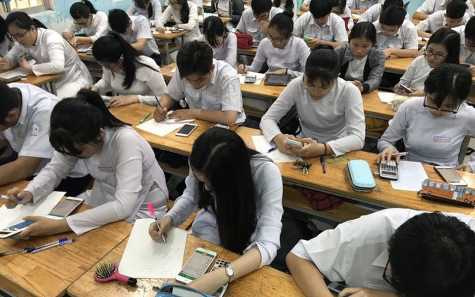 Học sinh được sử dụng điện thoại: Chuyên gia giáo dục nói gì? - 1 Học sinh được sử dụng điện thoại: Chuyên gia giáo dục nói gì? - 1