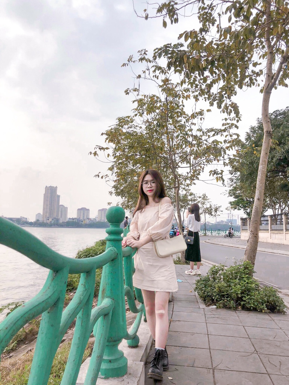 Giới trẻ bất bình vì các tệ nạn 18+ trên mạng xã hội: Cần giới hạn độ tuổi - 4 Giới trẻ bất bình vì các tệ nạn 18+ trên mạng xã hội: Cần giới hạn độ tuổi - 4