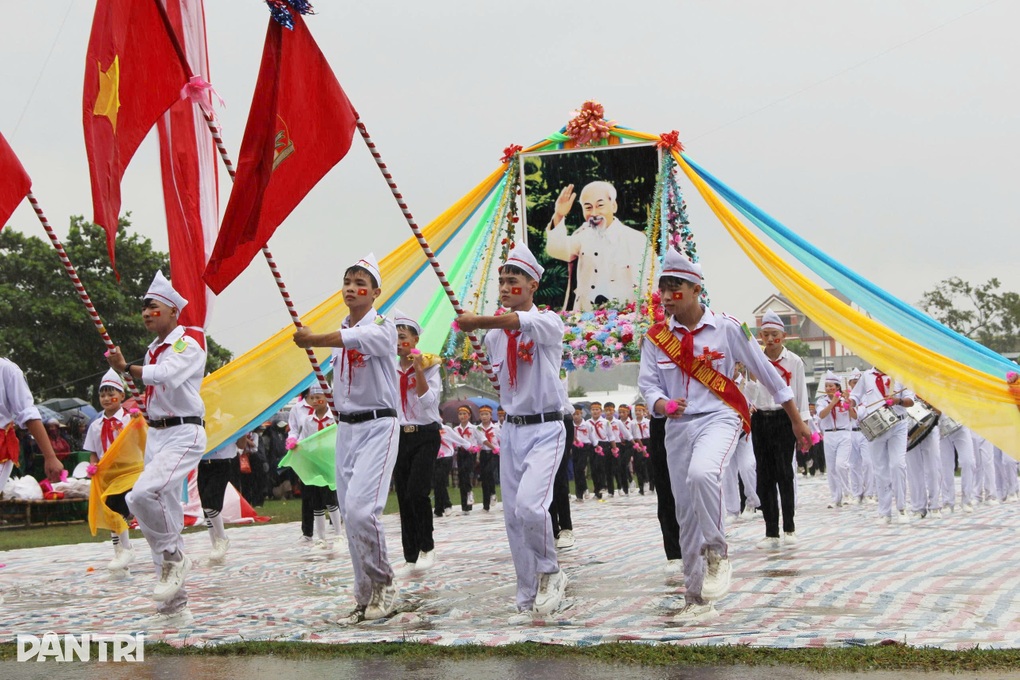 Rộn ràng ngày hội thiếu nhi mừng Tết Độc lập trên quê hương Bác Hồ - 1 Rộn ràng ngày hội thiếu nhi mừng Tết Độc lập trên quê hương Bác Hồ - 1