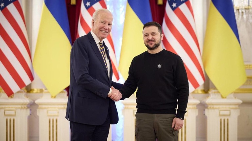 Tổng thống Biden bất ngờ đến Ukraine - 1 Tổng thống Biden bất ngờ đến Ukraine - 1