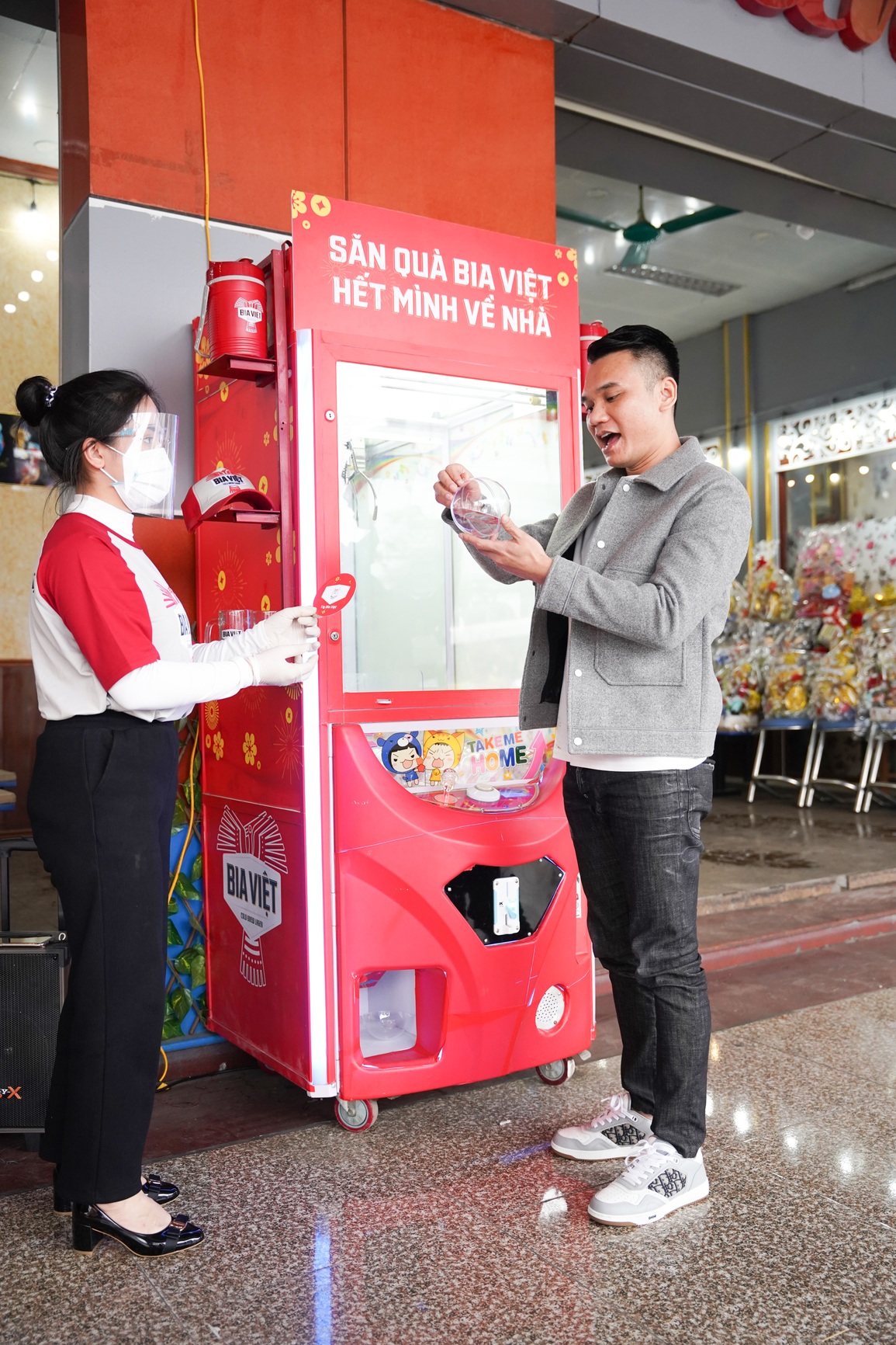 Khắc Việt trải nghiệm tại Trạm Đoàn Viên cho người về quê đón Tết - 3 Khắc Việt trải nghiệm tại Trạm Đoàn Viên cho người về quê đón Tết - 3
