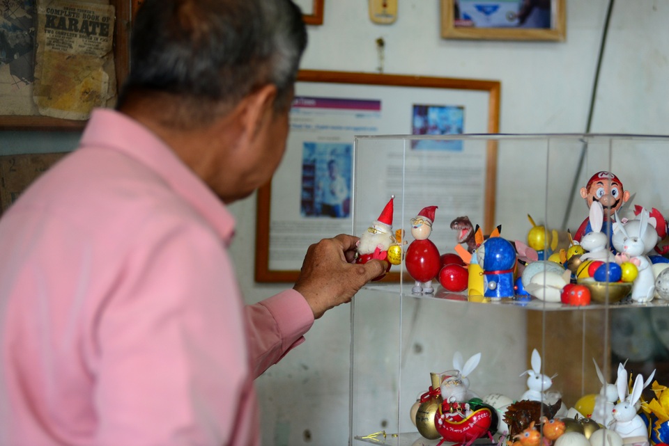 Biến vỏ trứng thành ông già Noel.jpg Biến vỏ trứng thành ông già Noel.jpg