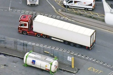 Lộ trình bí ẩn của 39 người nghi chết cóng trên xe tải ở Anh