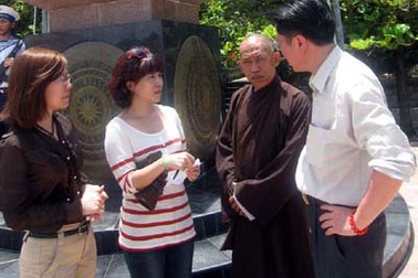 Tiếng chuông chùa nơi đầu sóng ngọn gió