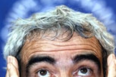 Domenech lại đấu "võ mồm"