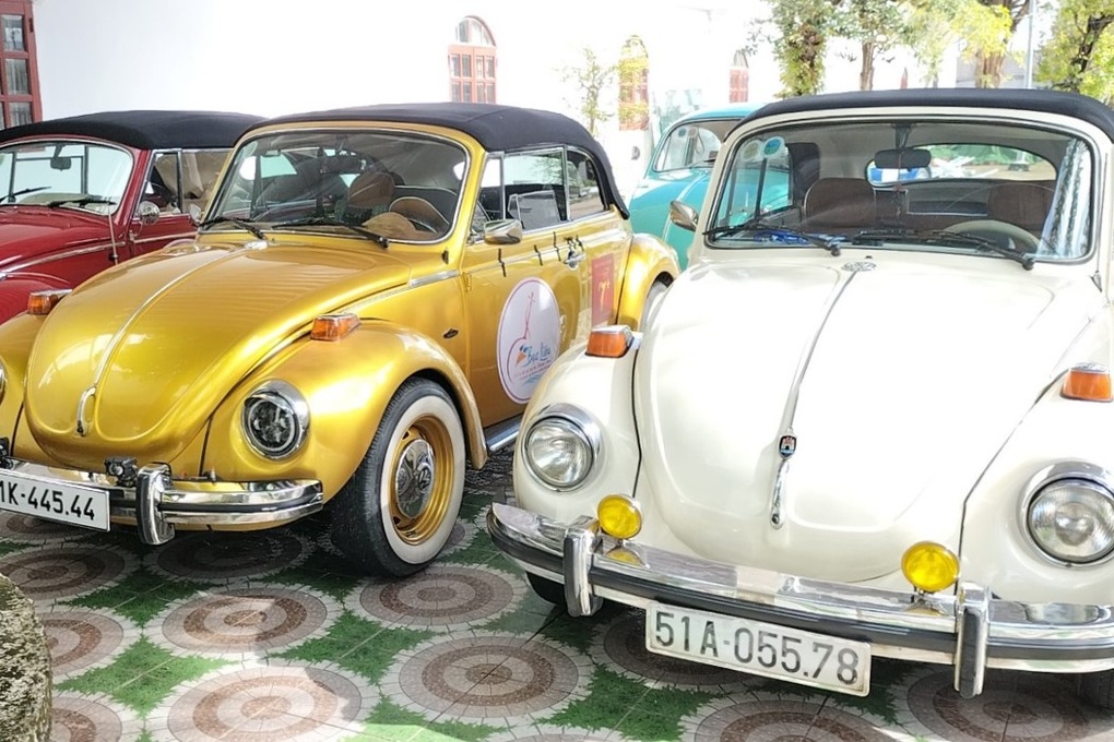 Đã mắt ngắm đoàn siêu xe ô tô cổ trên đường phố xứ Công tử Bạc Liêu - 13 Đã mắt ngắm đoàn siêu xe ô tô cổ trên đường phố xứ Công tử Bạc Liêu - 13