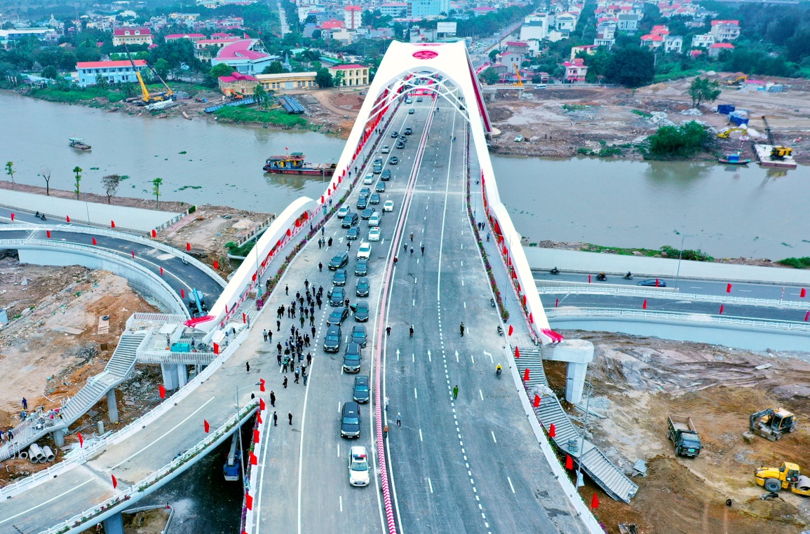 Thông xe kỹ thuật cầu Rào trị giá hơn 2.000 tỷ - 1 Thông xe kỹ thuật cầu Rào trị giá hơn 2.000 tỷ - 1