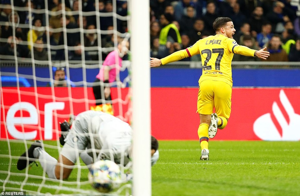 Thua Barcelona, Inter Milan ngậm ngùi nhìn Dortmund đi tiếp - 1 Thua Barcelona, Inter Milan ngậm ngùi nhìn Dortmund đi tiếp - 1
