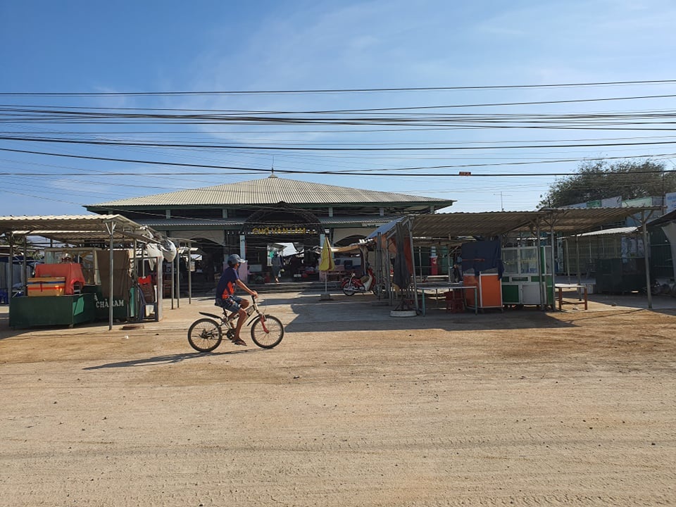 Thôn Văn Lâm 3 vắng vẻ trước thời điểm cách ly - 1 Thôn Văn Lâm 3 vắng vẻ trước thời điểm cách ly - 1