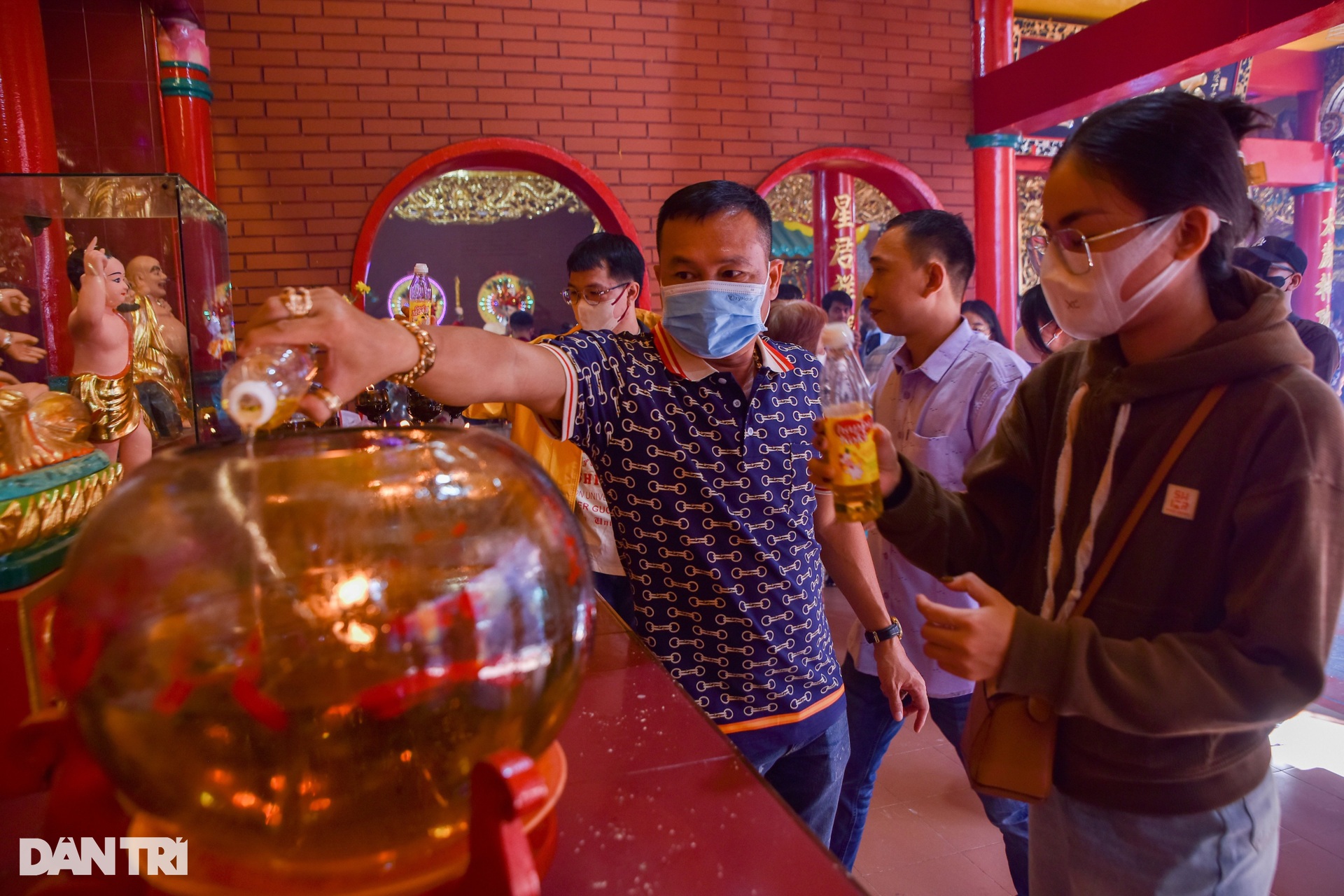 Ngôi chùa cổ gần 300 tuổi tấp nập người dân thăm viếng đầu xuân - 7 Ngôi chùa cổ gần 300 tuổi tấp nập người dân thăm viếng đầu xuân - 7