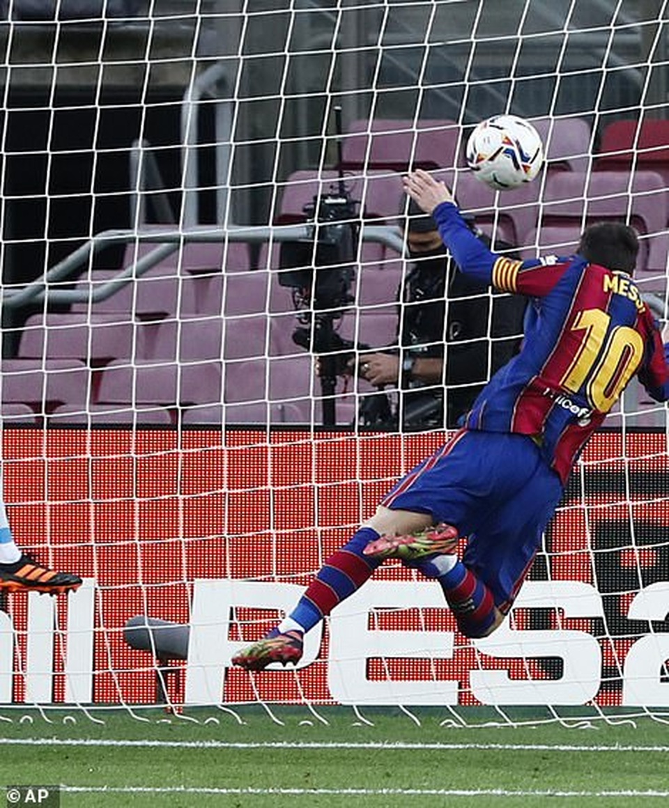 Messi san bằng kỷ lục của Pele, Barcelona vẫn bị Valencia cầm hòa - 7 Messi san bằng kỷ lục của Pele, Barcelona vẫn bị Valencia cầm hòa - 7