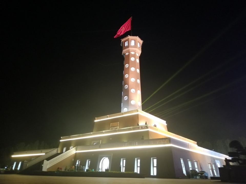 Thủ tướng dự lễ khánh thành Cột cờ Hà Nội tại Mũi Cà Mau - 3 Thủ tướng dự lễ khánh thành Cột cờ Hà Nội tại Mũi Cà Mau - 3