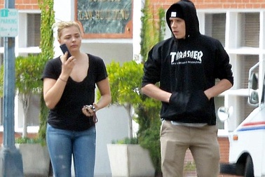 Hình ảnh hò hẹn dễ thương của Brooklyn Beckham và bạn gái xinh đẹp