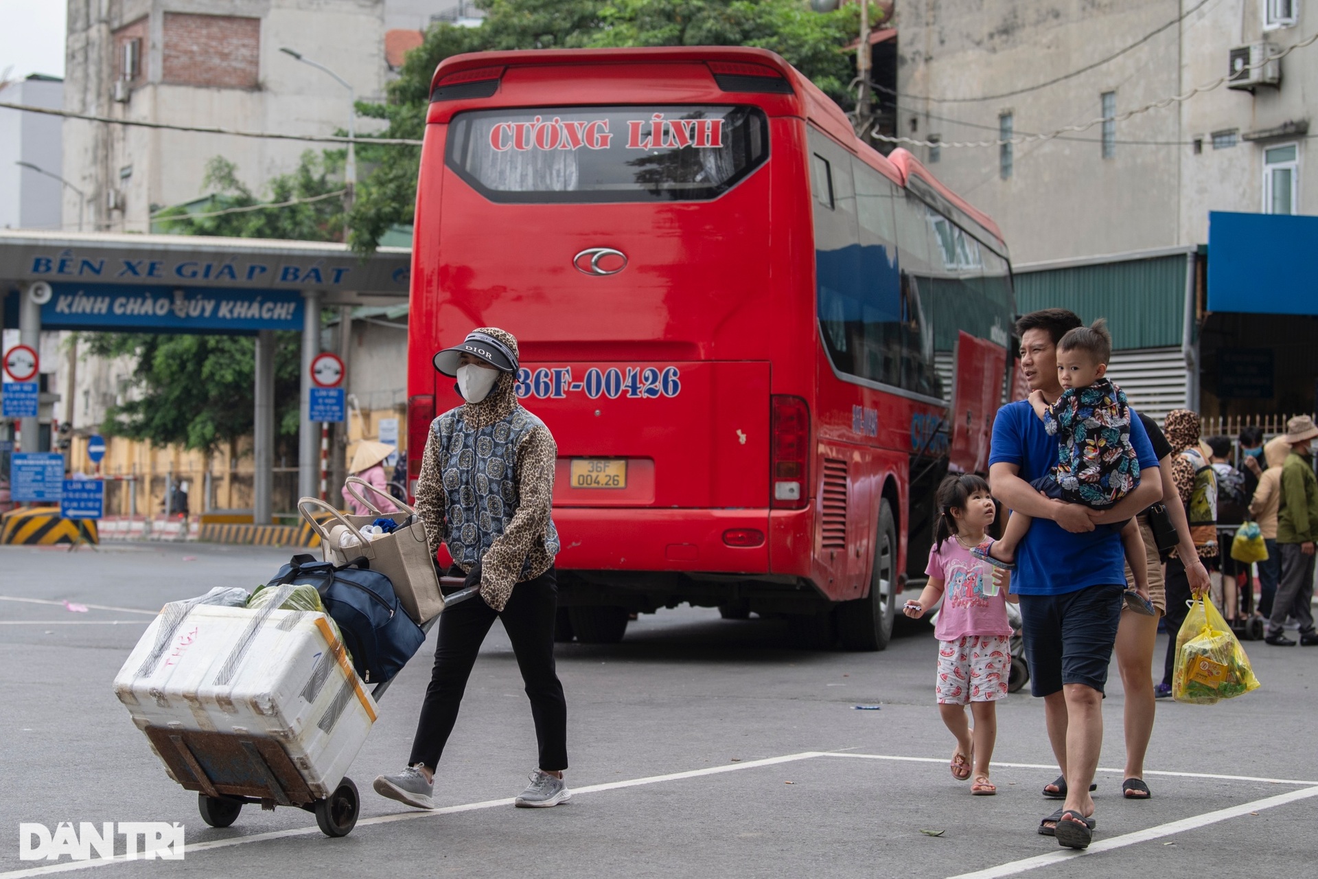 Nhiều tài xế bất ngờ trong ngày trở lại Hà Nội sau nghỉ lễ 30/4-1/5 - 3 Nhiều tài xế bất ngờ trong ngày trở lại Hà Nội sau nghỉ lễ 30/4-1/5 - 3