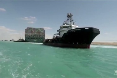 Tàu chở hàng được giải cứu sau nhiều ngày mắc kẹt tại kênh đào Suez