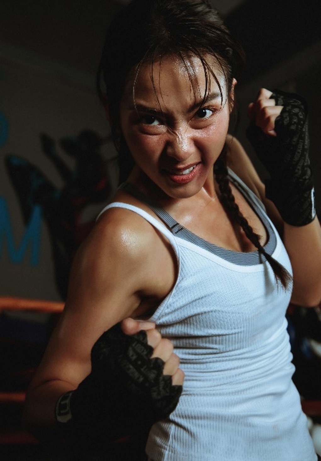 Khả Ngân tái hiện hình ảnh boxing girl 10 năm trước gây sốt - 4 Khả Ngân tái hiện hình ảnh boxing girl 10 năm trước gây sốt - 4
