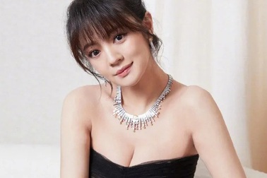 “Bà bầu” An Dĩ Hiên xinh đẹp ở tuổi 39