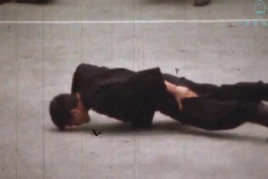 Lý Tiểu Long chống đẩy bằng hai ngón tay