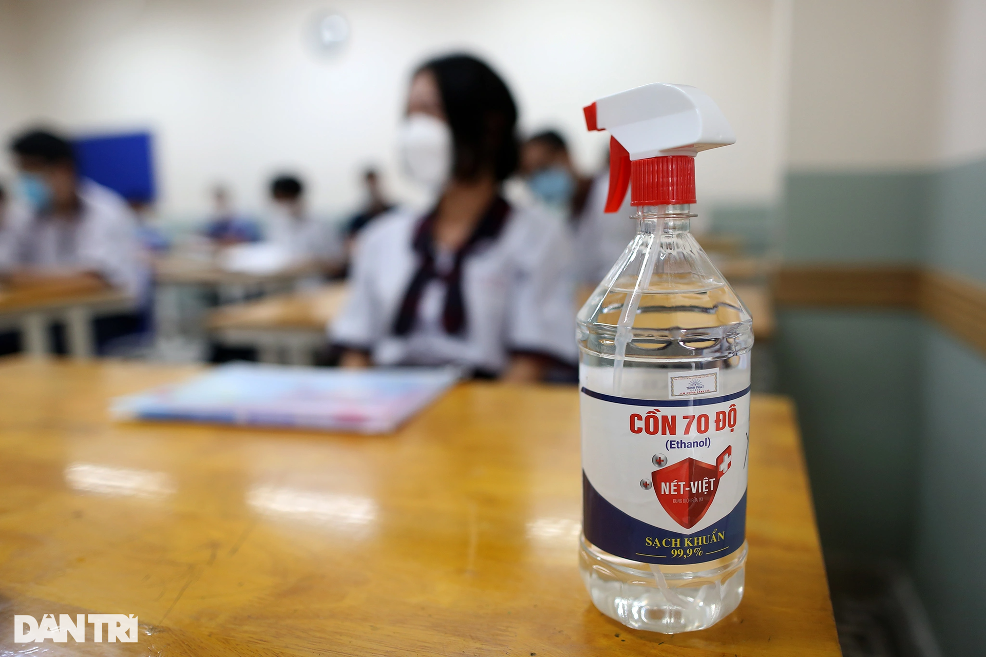 Thí sinh, phụ huynh đội mưa trong ngày làm thủ tục thi tốt nghiệp THPT 2022 - 13 Thí sinh, phụ huynh đội mưa trong ngày làm thủ tục thi tốt nghiệp THPT 2022 - 13
