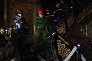 Bên trong quán karaoke cháy làm 33 người thiệt mạng