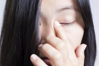 4 triệu chứng ở mắt không thể chủ quan!