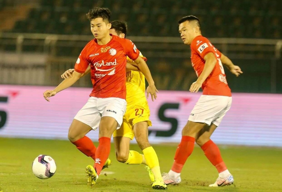 Lee Nguyễn đá chính, CLB TPHCM thắng trận đầu tay ở V-League - 2 Lee Nguyễn đá chính, CLB TPHCM thắng trận đầu tay ở V-League - 2