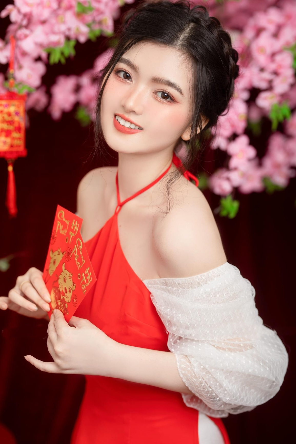 Nữ sinh ĐH Văn Lang: Vàng bạc không đổi được bữa cơm gia đình ngày Tết - 2 Nữ sinh ĐH Văn Lang: Vàng bạc không đổi được bữa cơm gia đình ngày Tết - 2