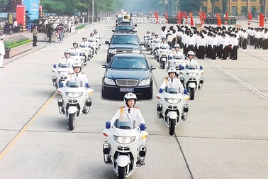 Những “kỵ binh” bảo vệ khách VIP trên đường