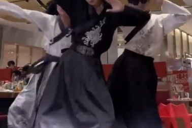 Vũ điệu làng lá xuất phát từ đâu?